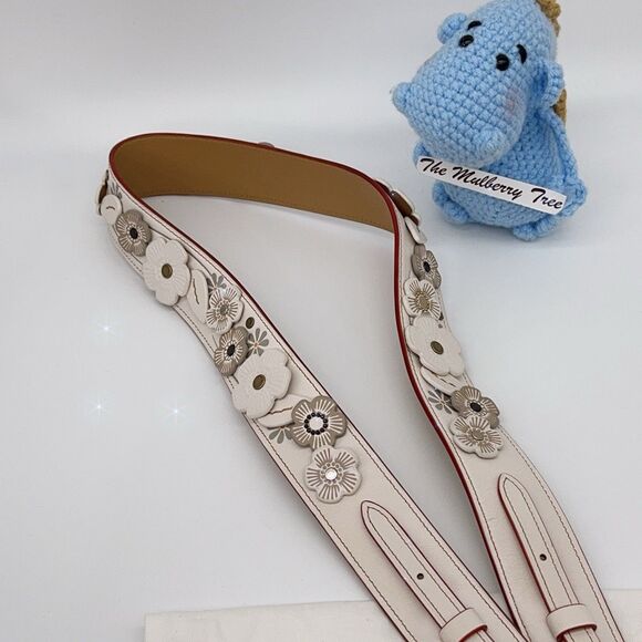 Coach 22887 Novelty Complimentary 3D Tea Rose Plaque Leather Bag Strap Chalk NWT - Picture 7 of 10